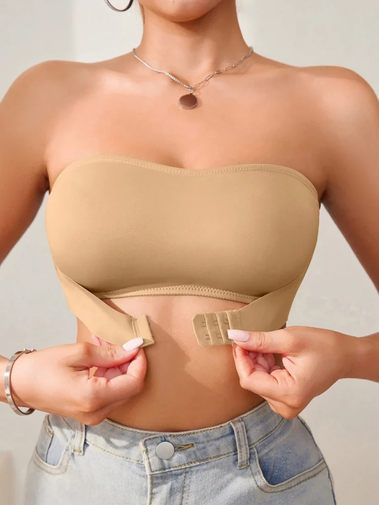 Discover the SHEIN Women’s Front Button Single Layer Tube Bra Wireless, a stylish and comfortable piece designed for modern women.